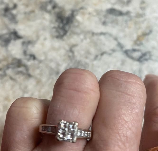 14 K White Gold Diamond Ring Sz 6. From Jared’s S1 Quality