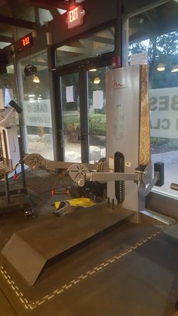 Free motion cable lift machine