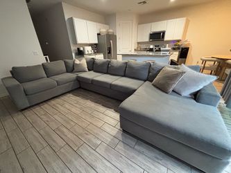 Large Gray Chenille Sectional Couch with Chaise