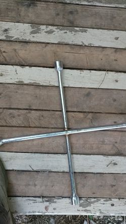 4-way tire tool breaker bar