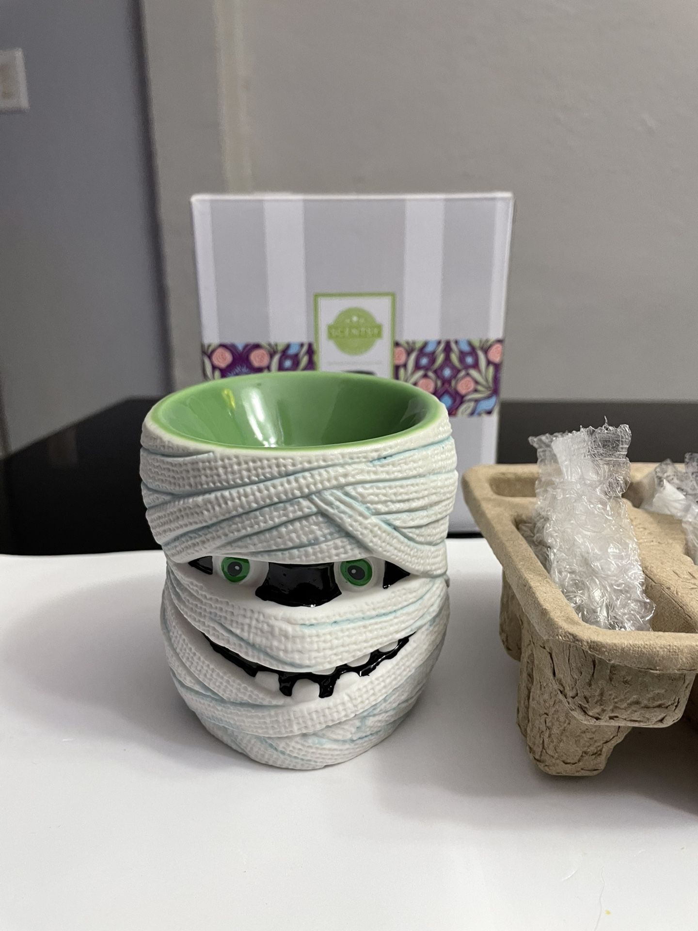 Scentsy Halloween Under Wraps Mummy Warmer Limited Edition