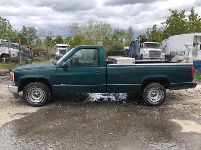 1998 Chevy Silverado 1500 v6 300k miles runs and drives!!!