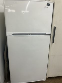 Lg White Refrigerator! Like new! 30-Day Warranty!