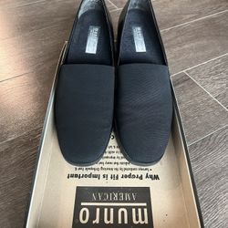 Munro Vittoria Leather/Stretch Black Pumps, New, Size 6 1/2, Medium