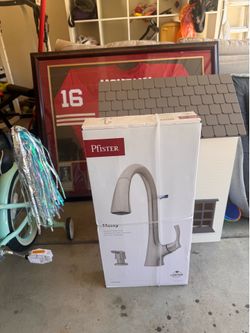 Pfister Masey Pull-Down Kitchen Faucet