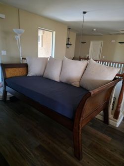 Wooden daybed