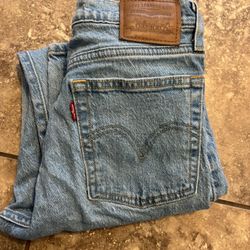 Women’s Levi’s size 26
