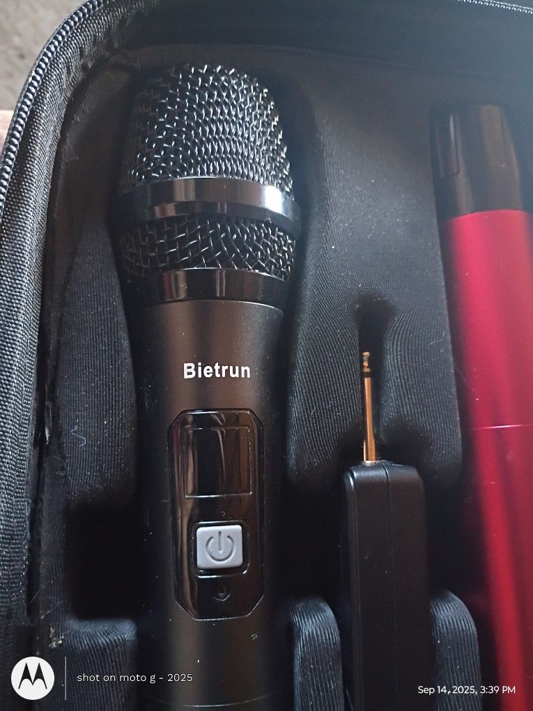 Bietrun Wireless Microphone, UHF Dual Handheld Cordless Dynamic Metal Mic Set