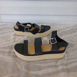 BAMBOO 2 1/4" INFINITY PLATFORM BLACK TRIPLE STRAP BUCKLE SANDALS SIZE 8