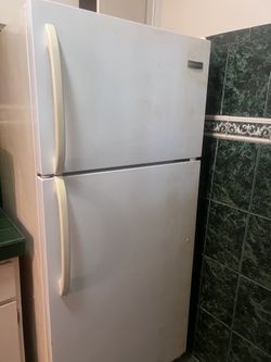 Refrigerator $100