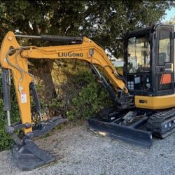 FOR SALE: 2022 LiuGong 9035E Mini Excavator – Fully Enclosed + Thumb Attachment - ONLY 952 HRS.