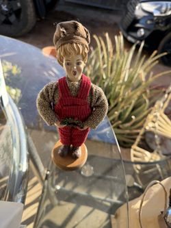 Vintage 1980s Christmas Caroler Figurine Holding A Holly Wreath