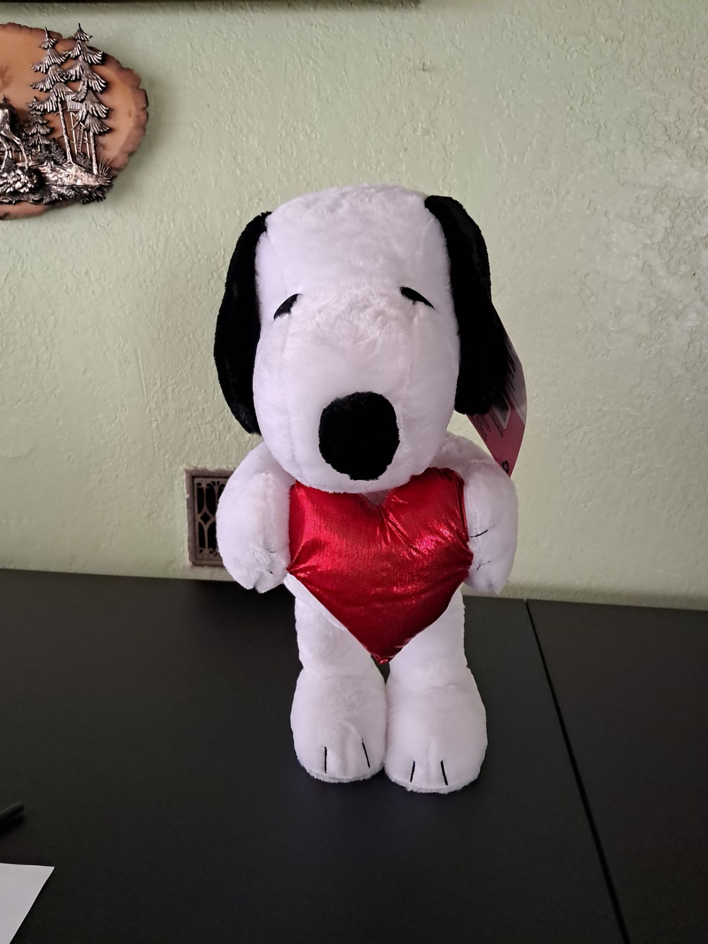 Snoopy Valentine's 18 inch Peanuts Snoopy with Heart Porch Greeter NWT