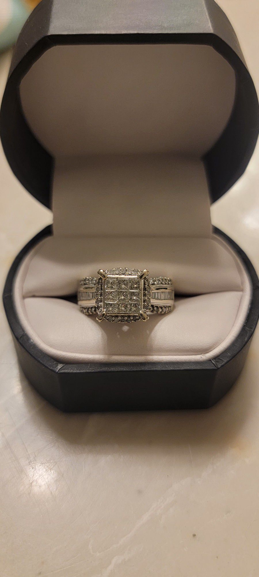 Engagement/wedding Ring