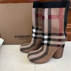 Women’s Size 5 1/2 Brand New Trendy Boots