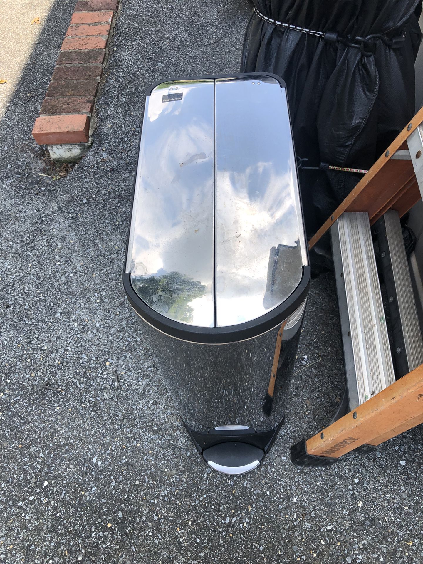 SIMPLEHUMAN LARGE KITCHEN TRASH CAN