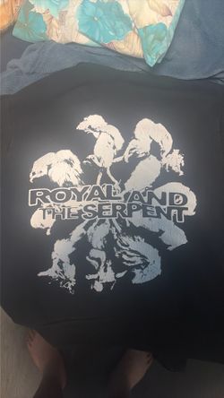 Royal and the serpent hoodie size:small