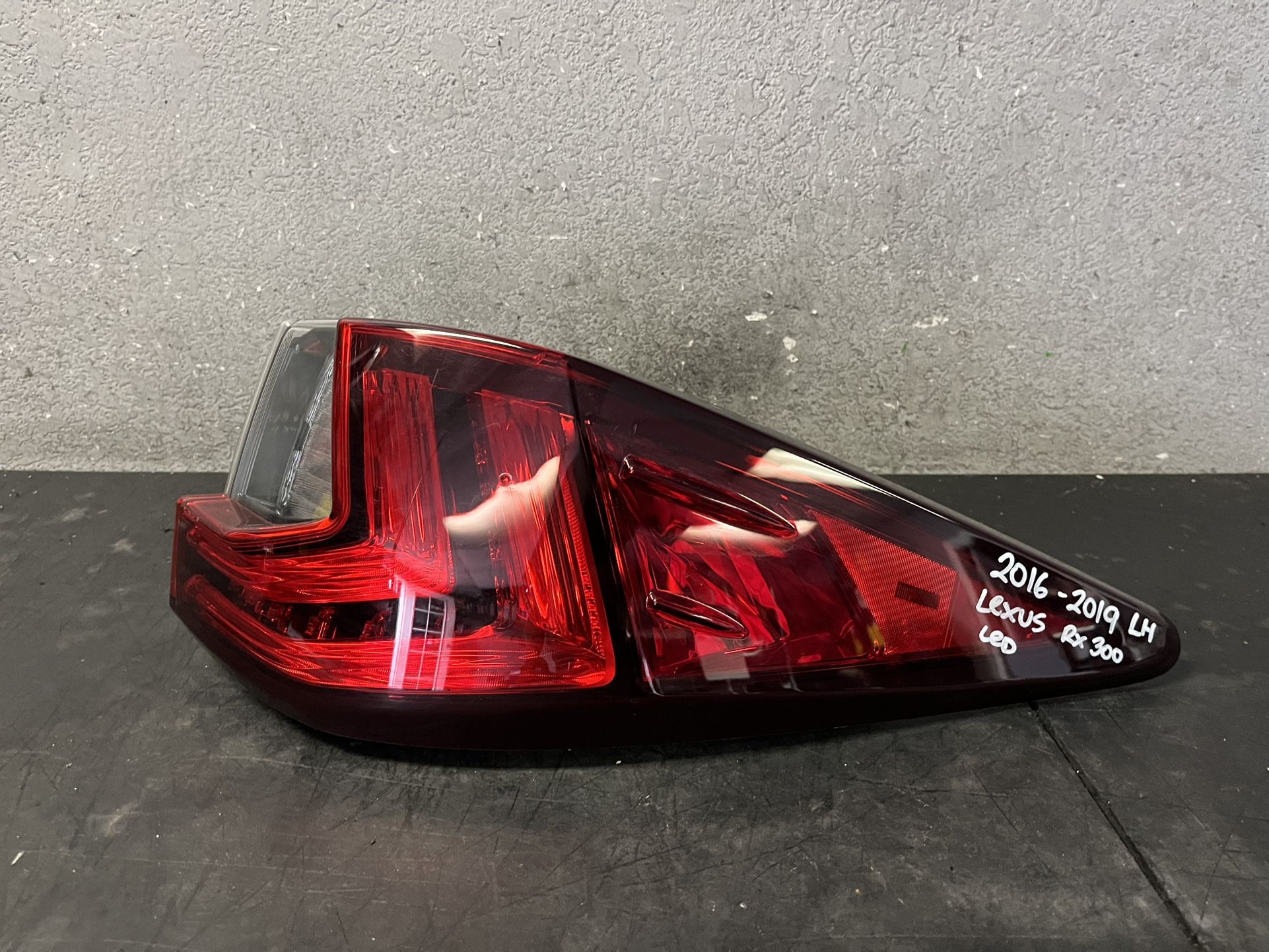 2016-2017-2018-2019 LEXUS RX LEFT LED TAIL LIGHT OEM USED