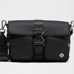 Lululemon Wunderlust Multi-pocket Crossbody Purse.