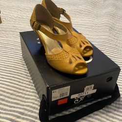 Shoes Ladies Size 6.5