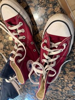 Maroon converse women's sz 6 men's 4