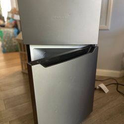 Hisense, , Silver 2door With Freezer 