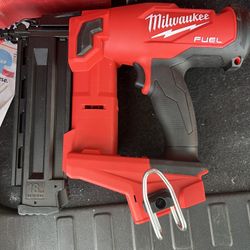 Milwaukee M18 Fuel 18G Brad Nailer