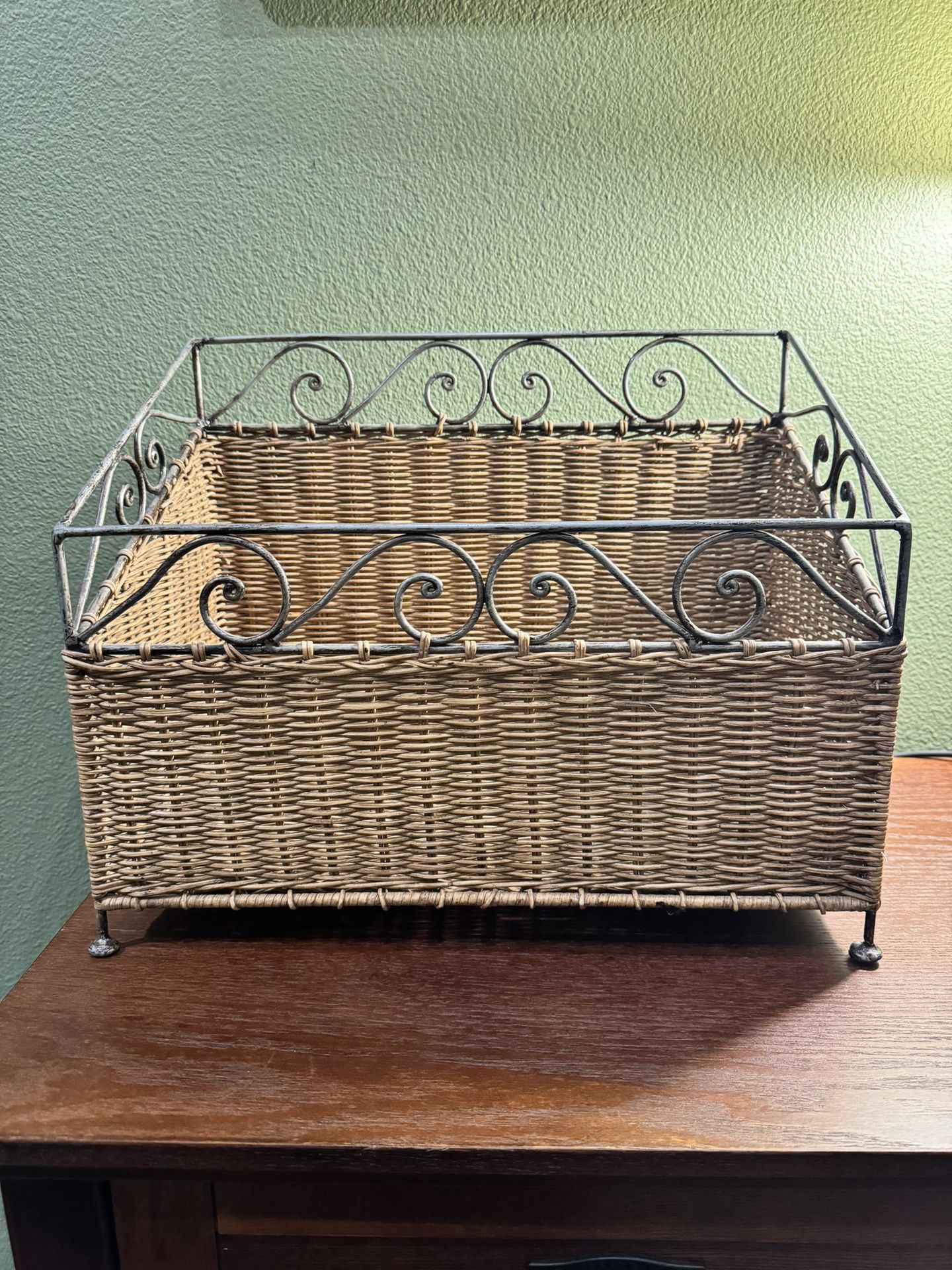 Wicker With Metal Trim Magazine /blanket Rack