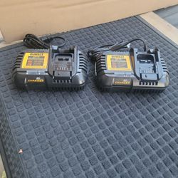 DEWALT 6-AMP BATTERY CHARGER 
