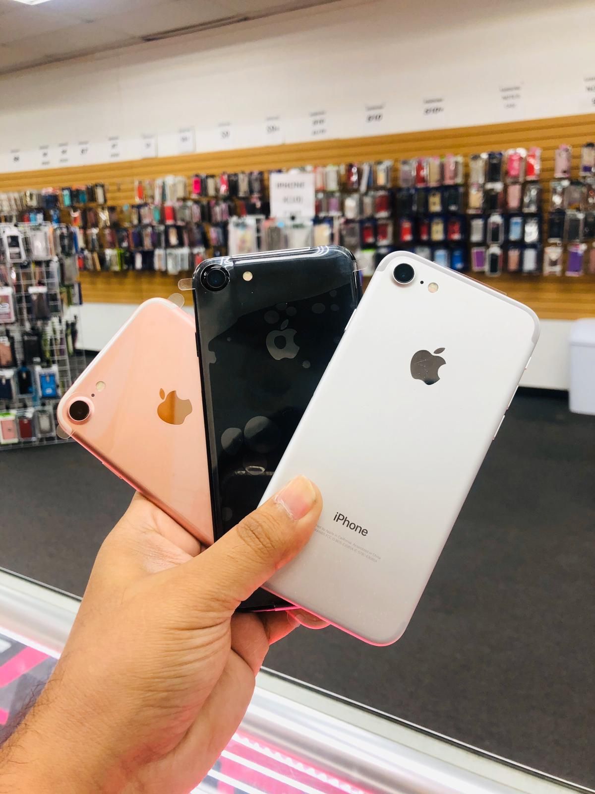 iPhone 7 32GB Unlocked ! we are a store