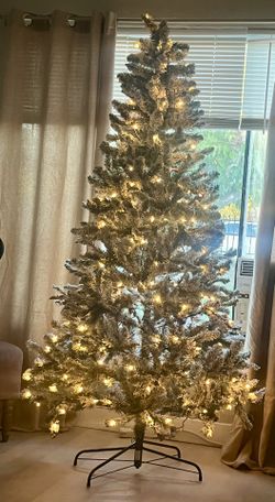 Christmas Tree 6’5 Ft