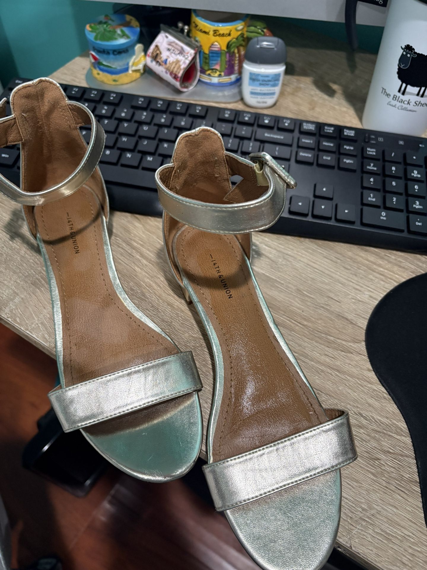 Small Golden Heel Womenβs Shoes