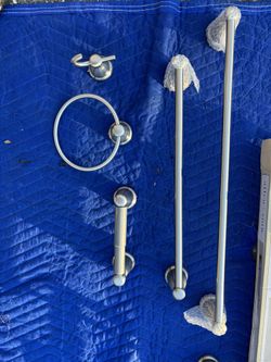 Brand New Bathroom Hardware Set