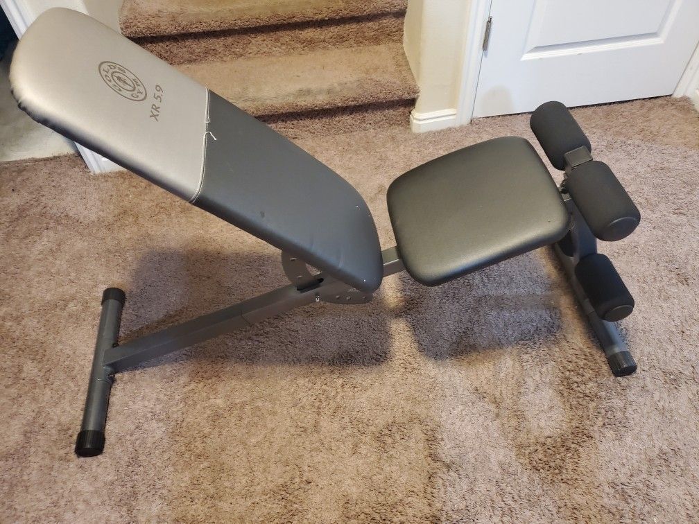 Adjustable slant workout weight bench.