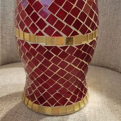 I'm selling a pair of vintage crystal table lamps. They have a beautiful, intricate design  and a sturdy solid brass base