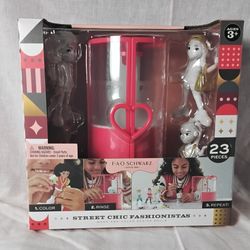 FAO Schwarz Street Chic Fashionistas Wash and Color Design Dolls 23 Pieces