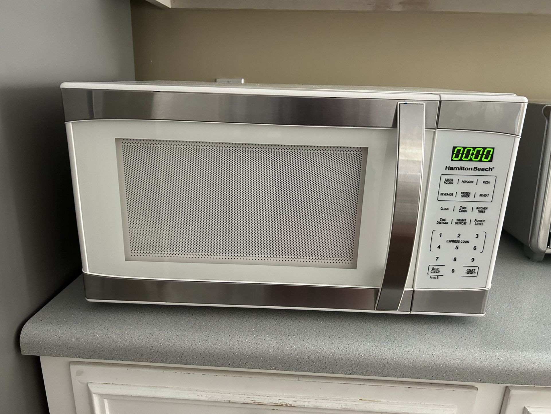 1.1  Cubic Feet 1000 Microwave