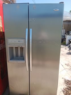 Refrigerador Whirlpool. it work perfect in good price $150 delivery available
