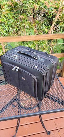 Samsonite Business One Mobile Office Overnighter, Perfect Like-New condition.
**Currently on sale at Amazon for $124.99 (Reg. $199.99)