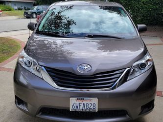 2012 Toyota Sienna LE  V6 3.5L FWD