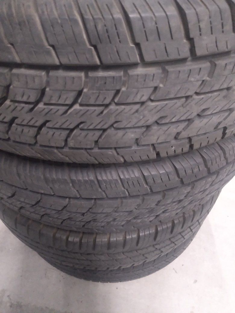 Photo 4 USED TIRES LT 22575R16 2 MASTERCRAF AND 2 MICHELN GILES CROSS CLIMATE EXCELLENT CONDITION THREAD 95 VERY GOOD PRICE FOR ALL FOUR $109.51