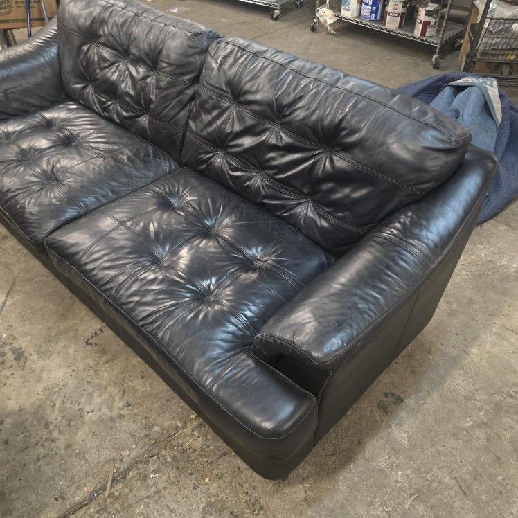 Krause’s Furniture Genuine Leather Tufted 2-Seater Sofa – Excellent Condition