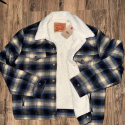 New Men’s Size Medium Levi’s Plaid Sherpa Jacket