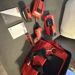  ✔️ Atornilladora Hilti SD 5000-A22 (22V) ✔️ Batería Hilti B22 4.0 ✔️ Cargador Hilti X 436-90 ✔️ Adaptador SD-M 2 ✔️ Bolso Hilti original NUEVO  ⚙️ Id