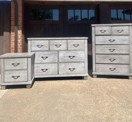 3-Piece Gray Bedroom Dresser Set