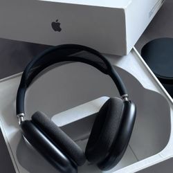 Midnight Airpod Maxes