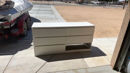 Dresser