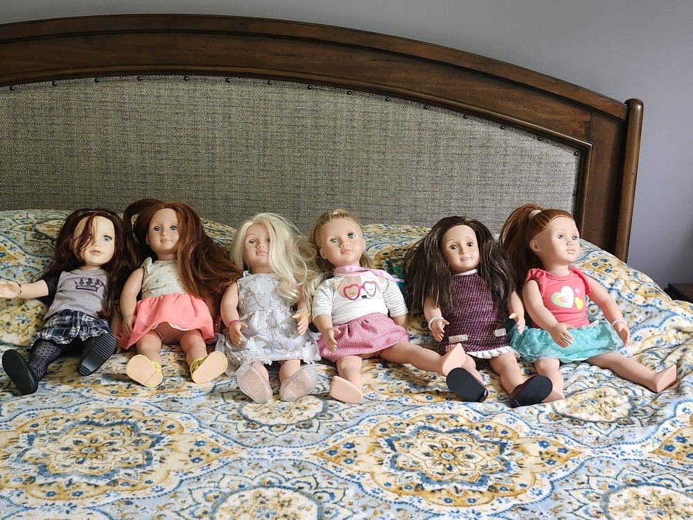 6 Girl Dolls And Many Play Sets.  Barely Used. Priced Seperately