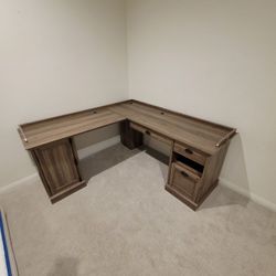 L Shaped Executive Desk  Wood