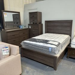 LAST ONE!!!: 5pc Full Size Bed Set